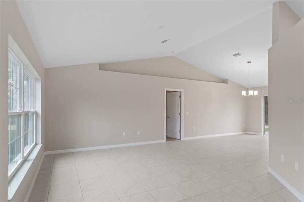 For Sale: $349,900 (3 beds, 2 baths, 1724 Square Feet)