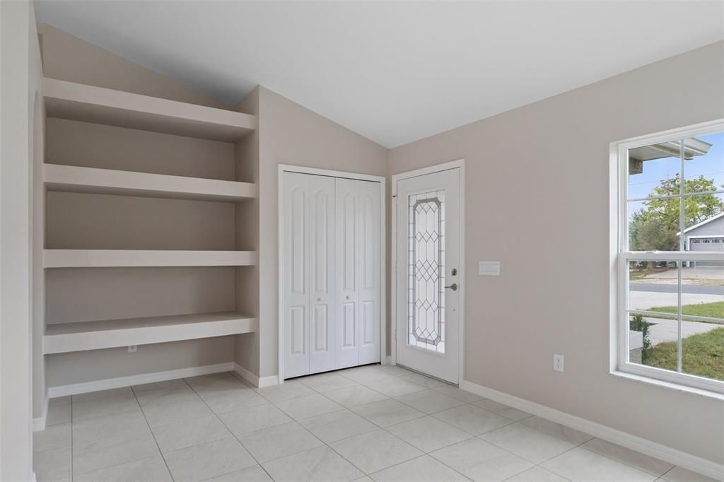 For Sale: $349,900 (3 beds, 2 baths, 1724 Square Feet)