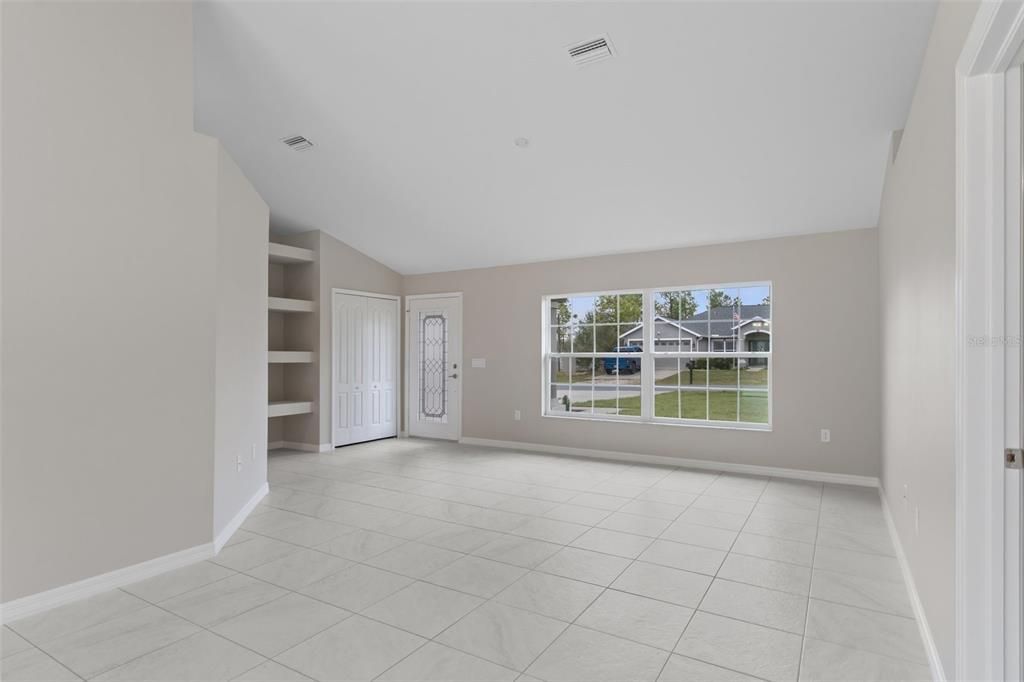 For Sale: $349,900 (3 beds, 2 baths, 1724 Square Feet)