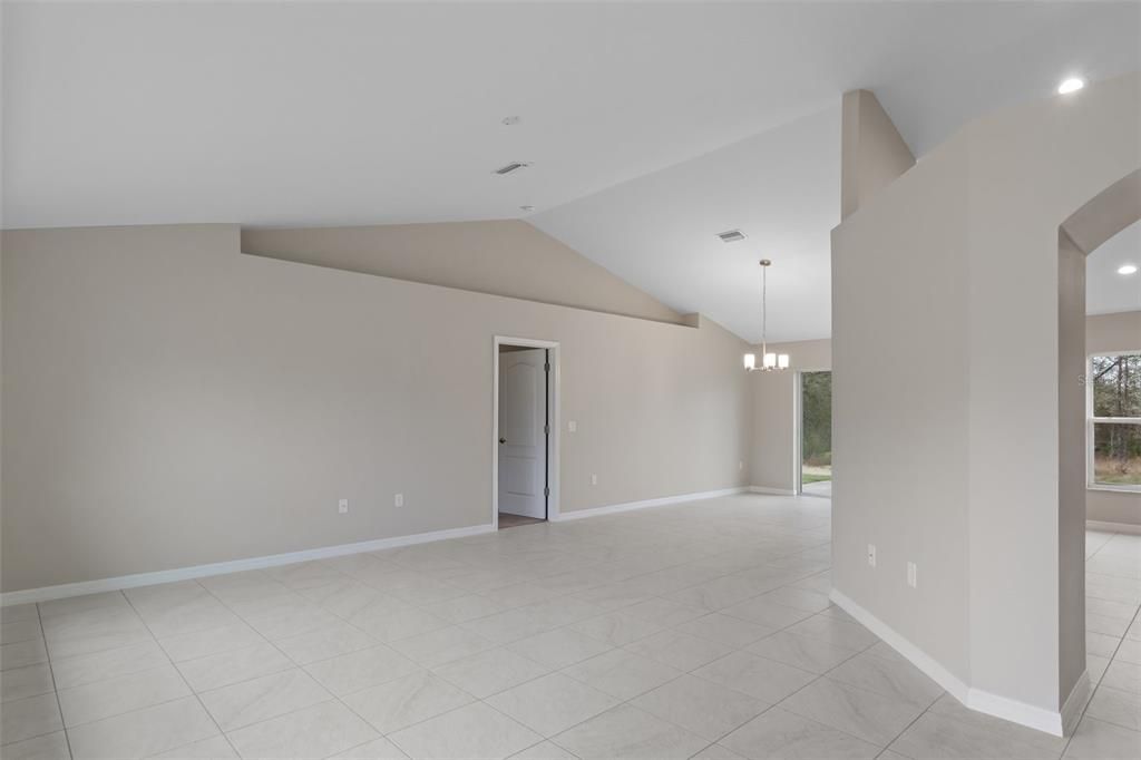 For Sale: $349,900 (3 beds, 2 baths, 1724 Square Feet)