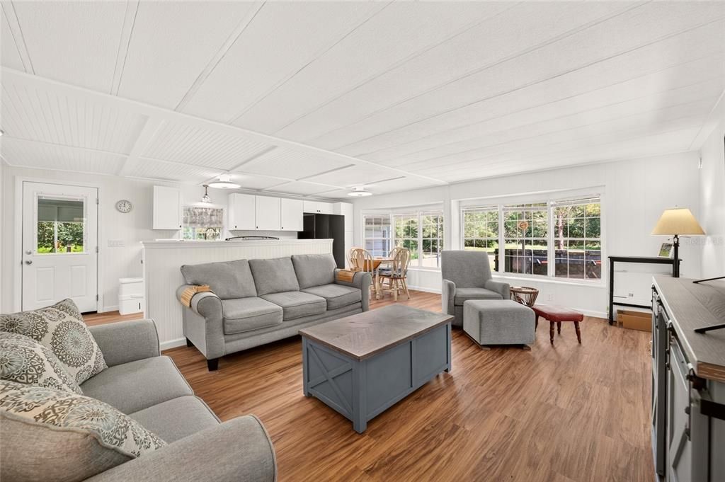 For Sale: $190,000 (2 beds, 2 baths, 1032 Square Feet)