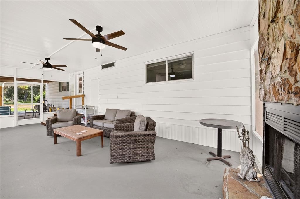 For Sale: $190,000 (2 beds, 2 baths, 1032 Square Feet)