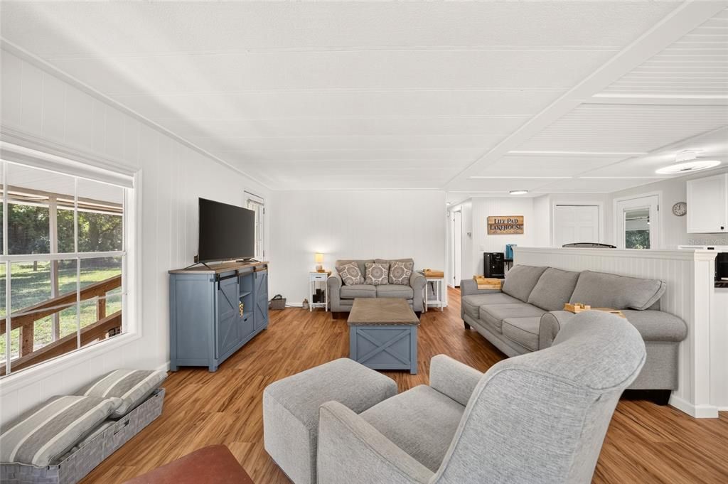 For Sale: $190,000 (2 beds, 2 baths, 1032 Square Feet)