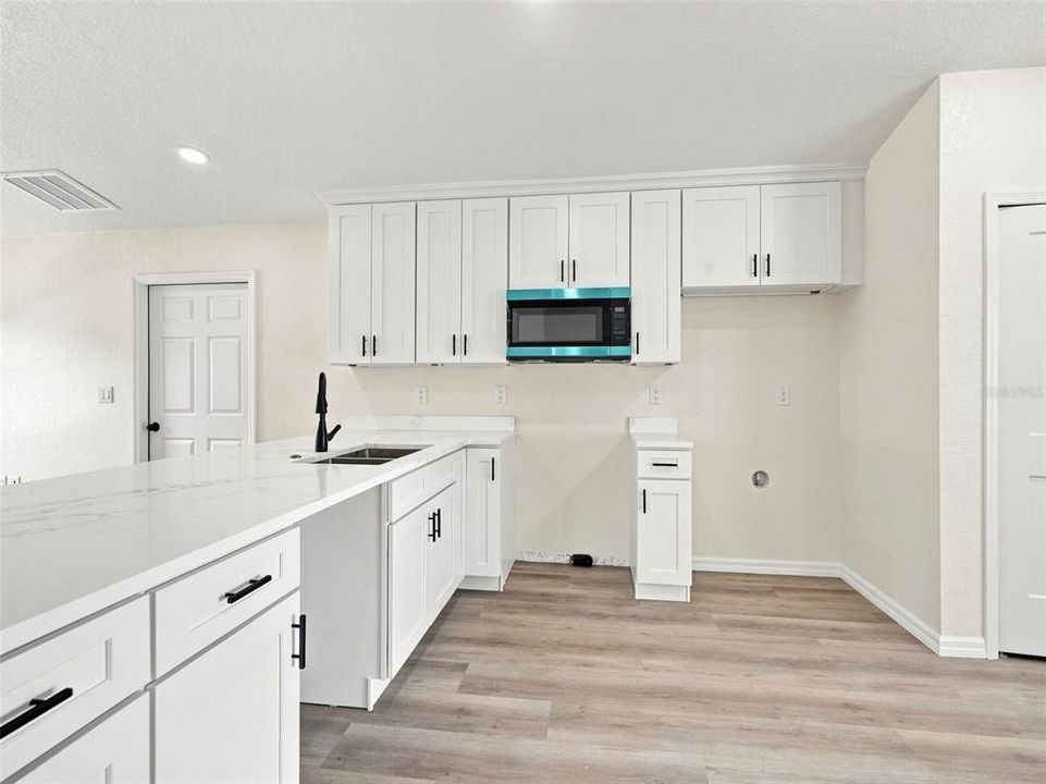 For Sale: $289,900 (3 beds, 2 baths, 1088 Square Feet)