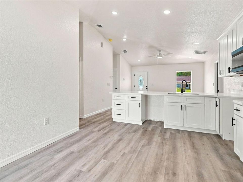 For Sale: $289,900 (3 beds, 2 baths, 1088 Square Feet)