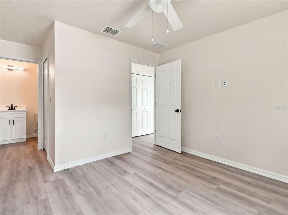 For Sale: $289,900 (3 beds, 2 baths, 1088 Square Feet)