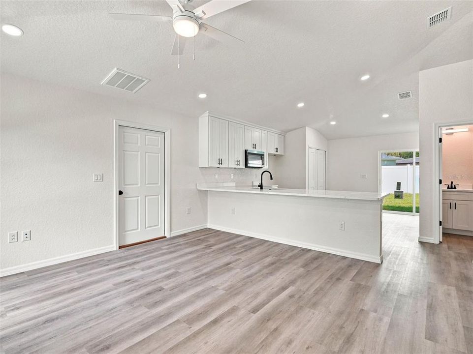 For Sale: $289,900 (3 beds, 2 baths, 1088 Square Feet)