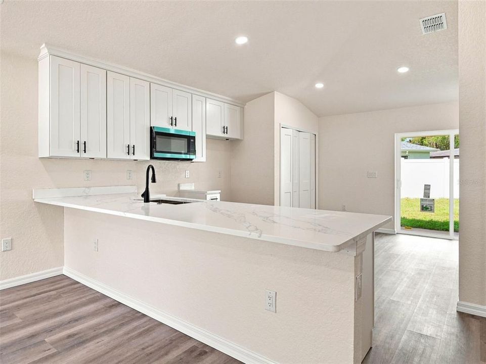 For Sale: $289,900 (3 beds, 2 baths, 1088 Square Feet)