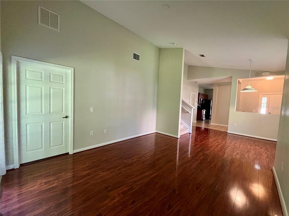 En Renta: $2,250 (3 camas, 2 baños, 1855 Pies cuadrados)