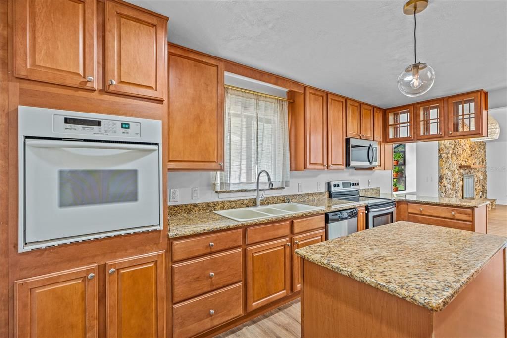 En Venta: $565,000 (3 camas, 2 baños, 2898 Pies cuadrados)