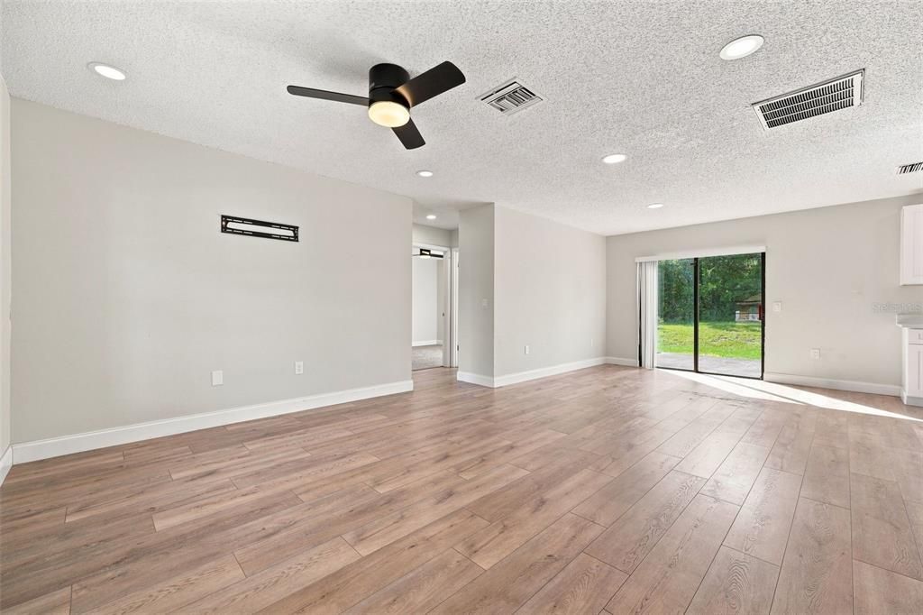 For Sale: $269,900 (3 beds, 2 baths, 1114 Square Feet)