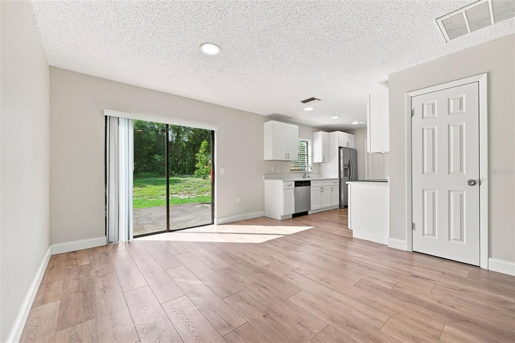 For Sale: $269,900 (3 beds, 2 baths, 1114 Square Feet)