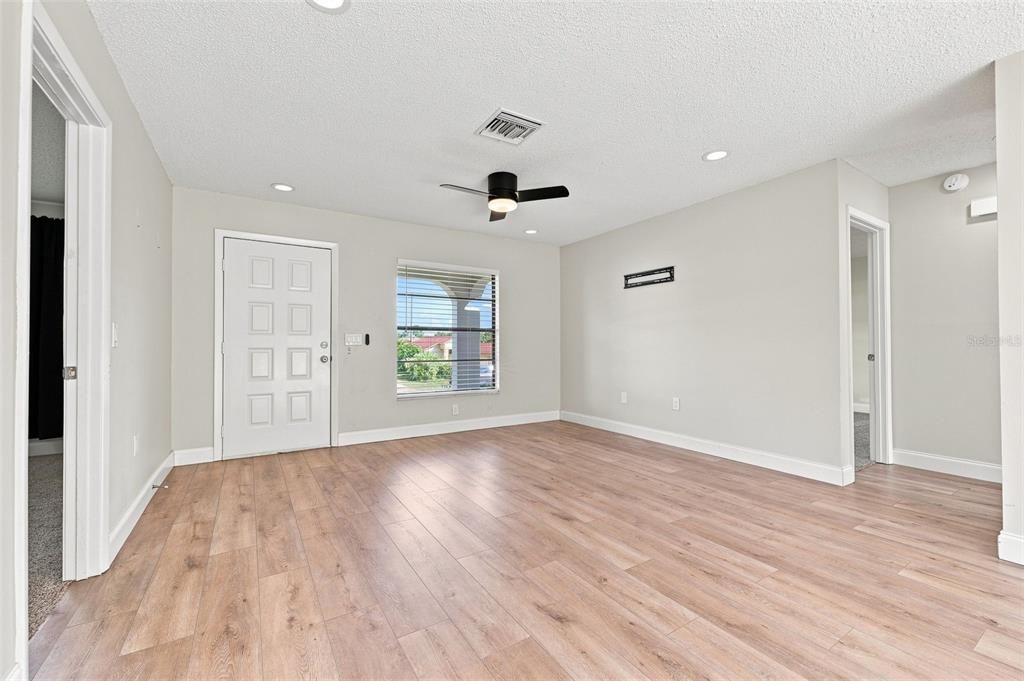 For Sale: $269,900 (3 beds, 2 baths, 1114 Square Feet)
