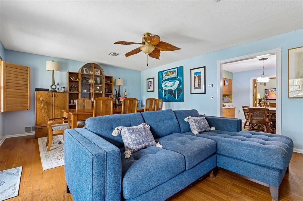 For Sale: $359,999 (3 beds, 2 baths, 1693 Square Feet)