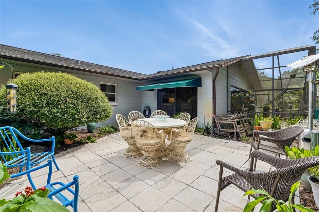 For Sale: $359,999 (3 beds, 2 baths, 1693 Square Feet)