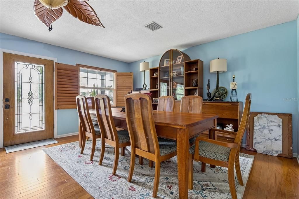 For Sale: $359,999 (3 beds, 2 baths, 1693 Square Feet)