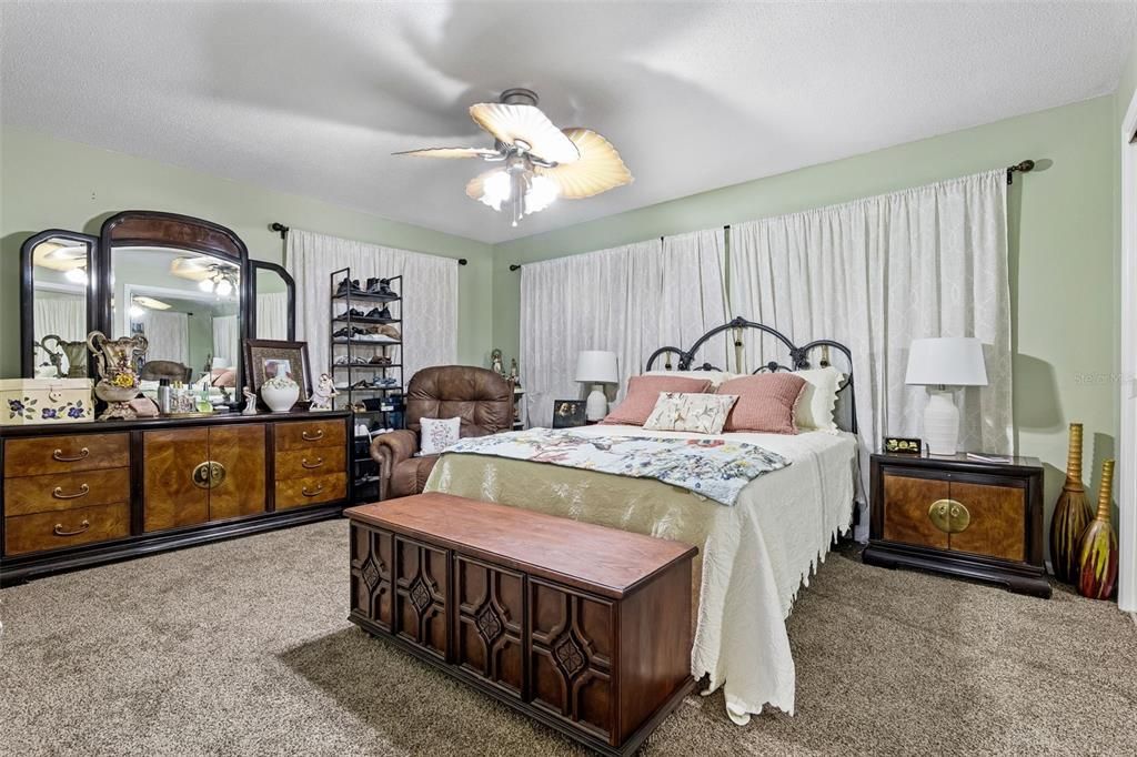 For Sale: $359,999 (3 beds, 2 baths, 1693 Square Feet)