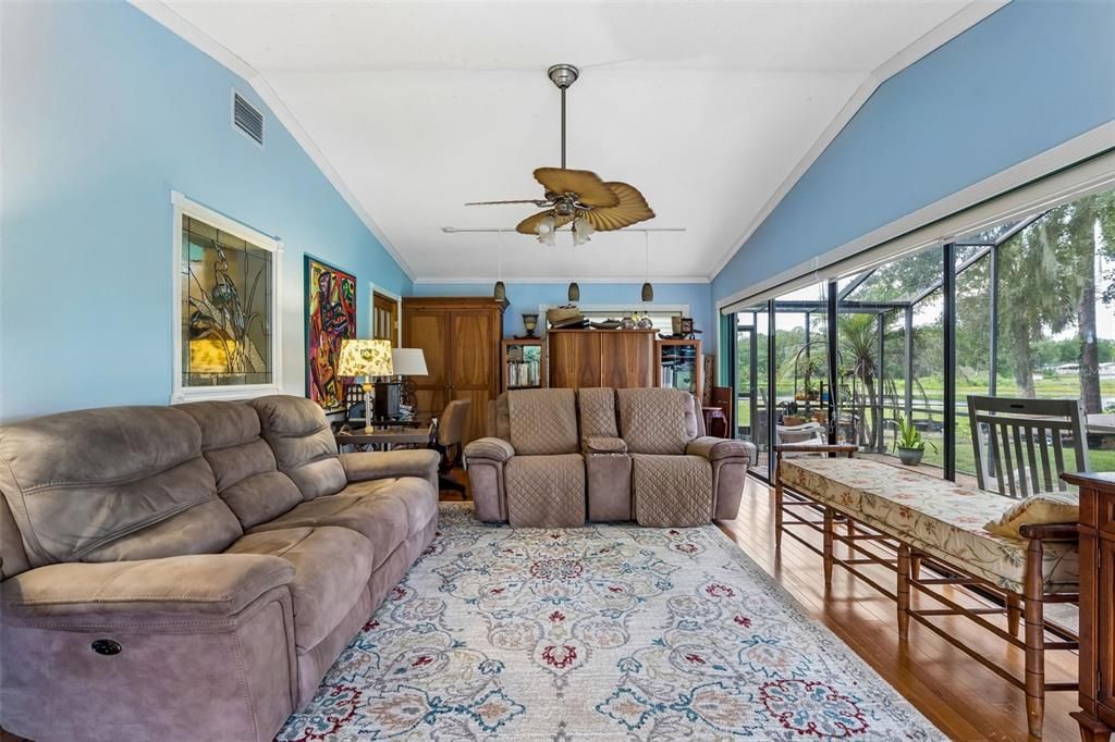 For Sale: $359,999 (3 beds, 2 baths, 1693 Square Feet)