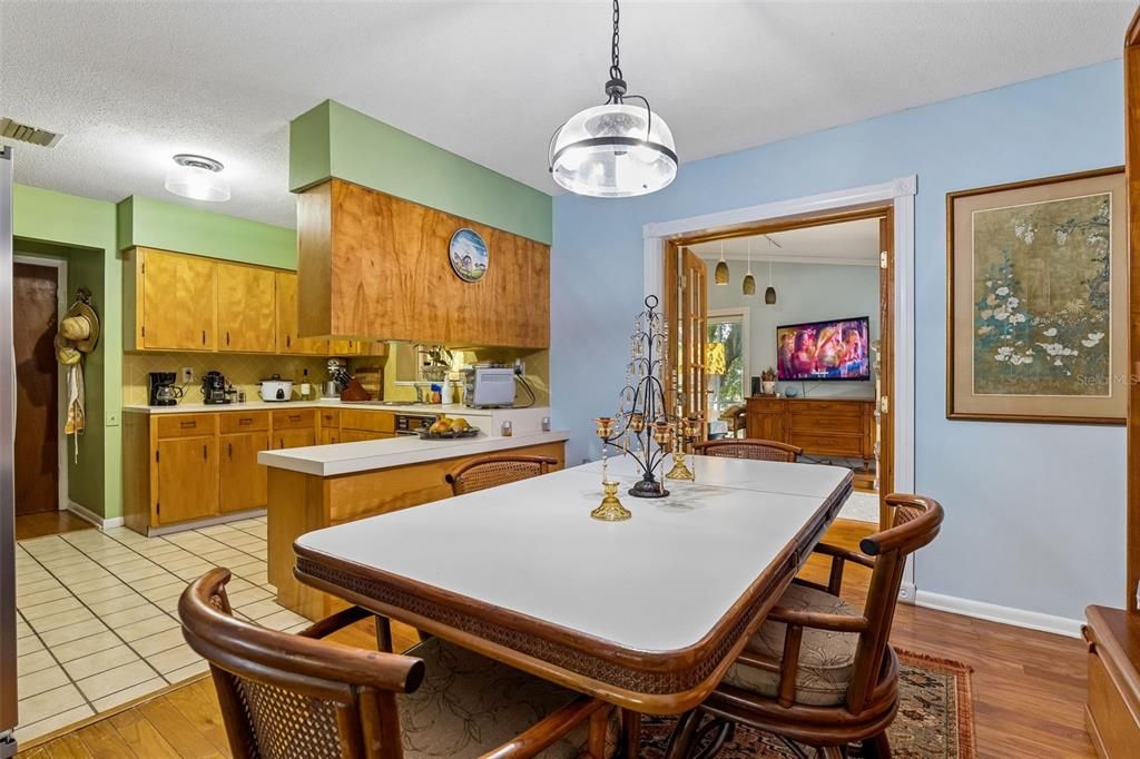 For Sale: $359,999 (3 beds, 2 baths, 1693 Square Feet)