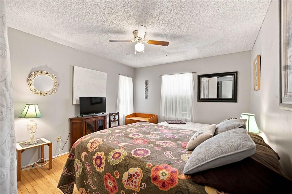 На продажу: $499,900 (3 спален, 2 ванн, 1915 Квадратных фут)
