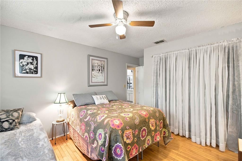 На продажу: $499,900 (3 спален, 2 ванн, 1915 Квадратных фут)