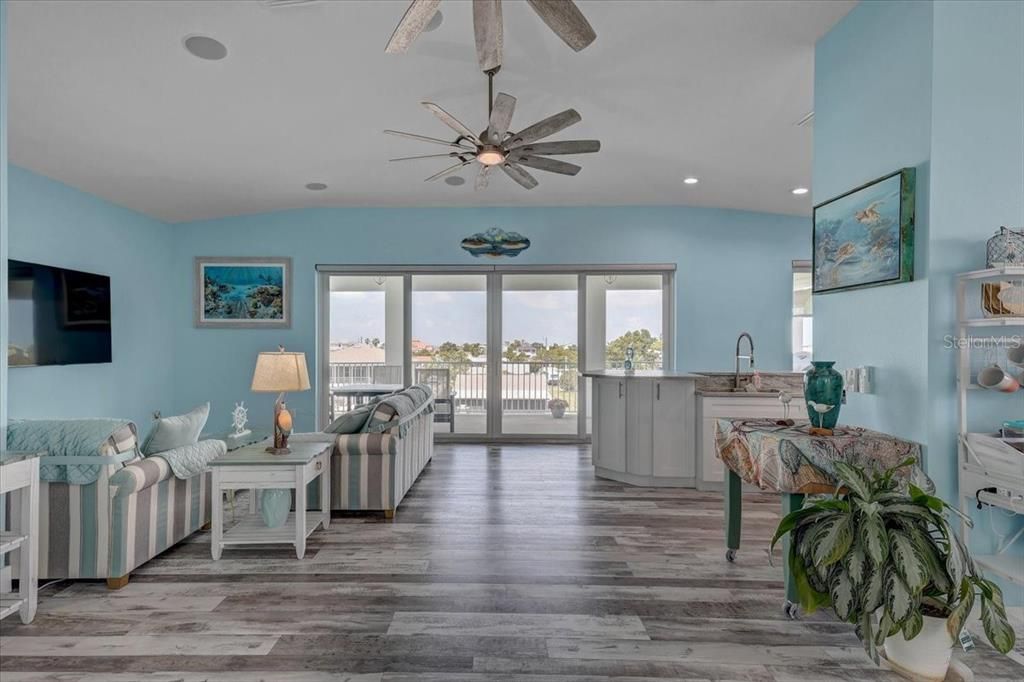 For Sale: $1,250,000 (5 beds, 3 baths, 2720 Square Feet)