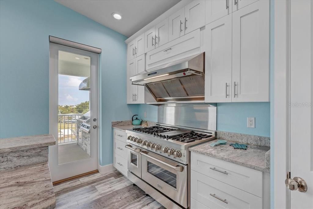 For Sale: $1,250,000 (5 beds, 3 baths, 2720 Square Feet)