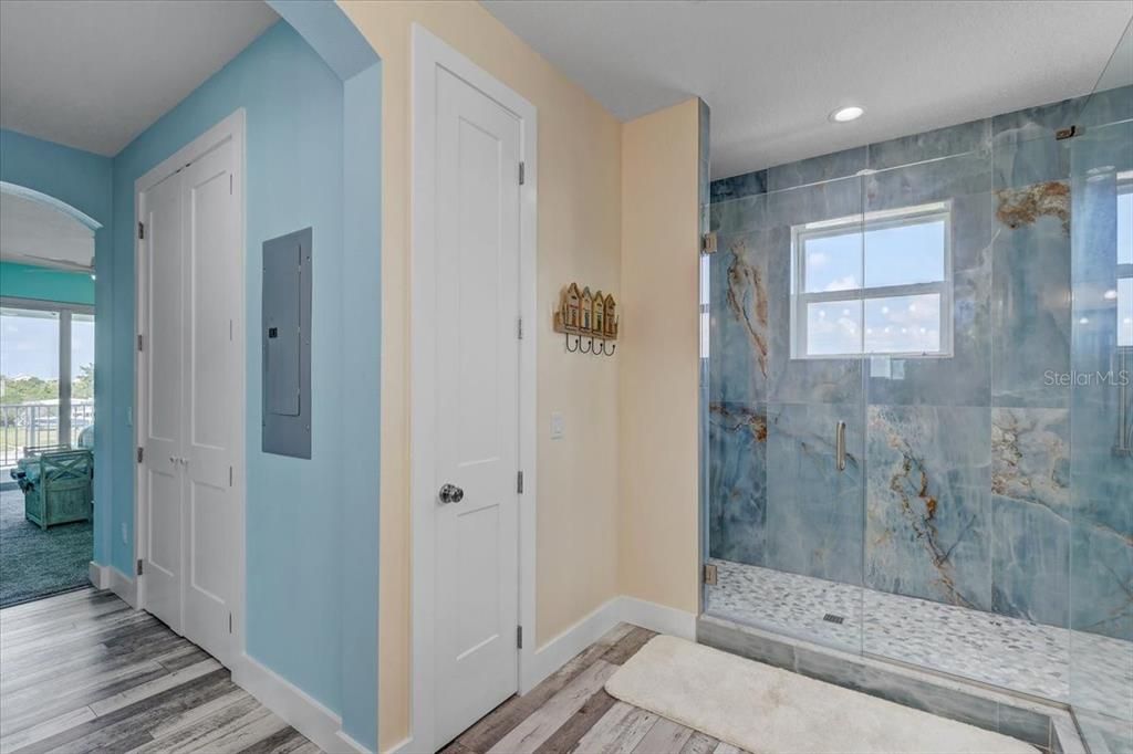 For Sale: $1,250,000 (5 beds, 3 baths, 2720 Square Feet)