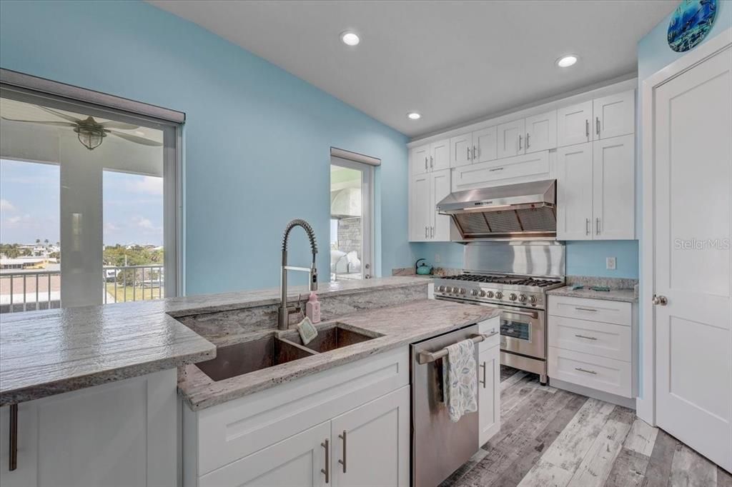 For Sale: $1,250,000 (5 beds, 3 baths, 2720 Square Feet)