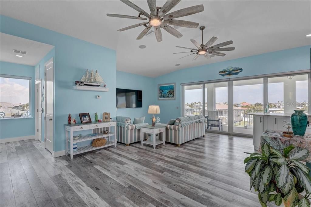 For Sale: $1,250,000 (5 beds, 3 baths, 2720 Square Feet)