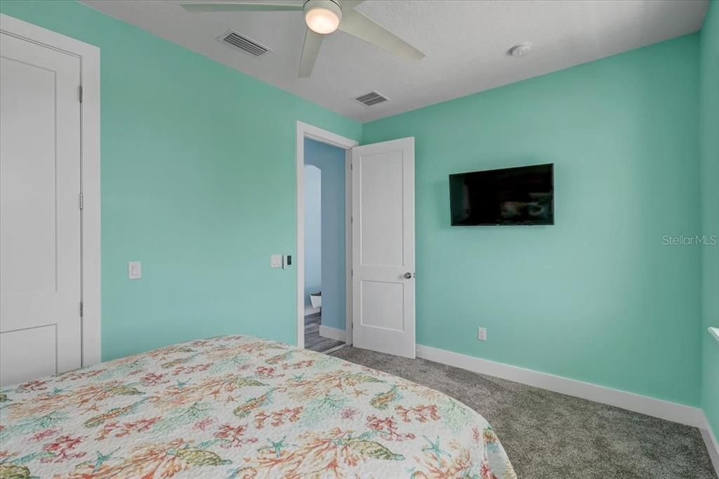 For Sale: $1,250,000 (5 beds, 3 baths, 2720 Square Feet)