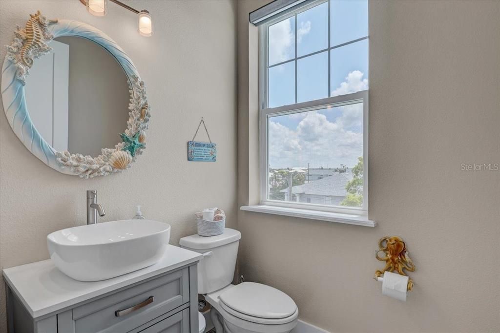 For Sale: $1,250,000 (5 beds, 3 baths, 2720 Square Feet)