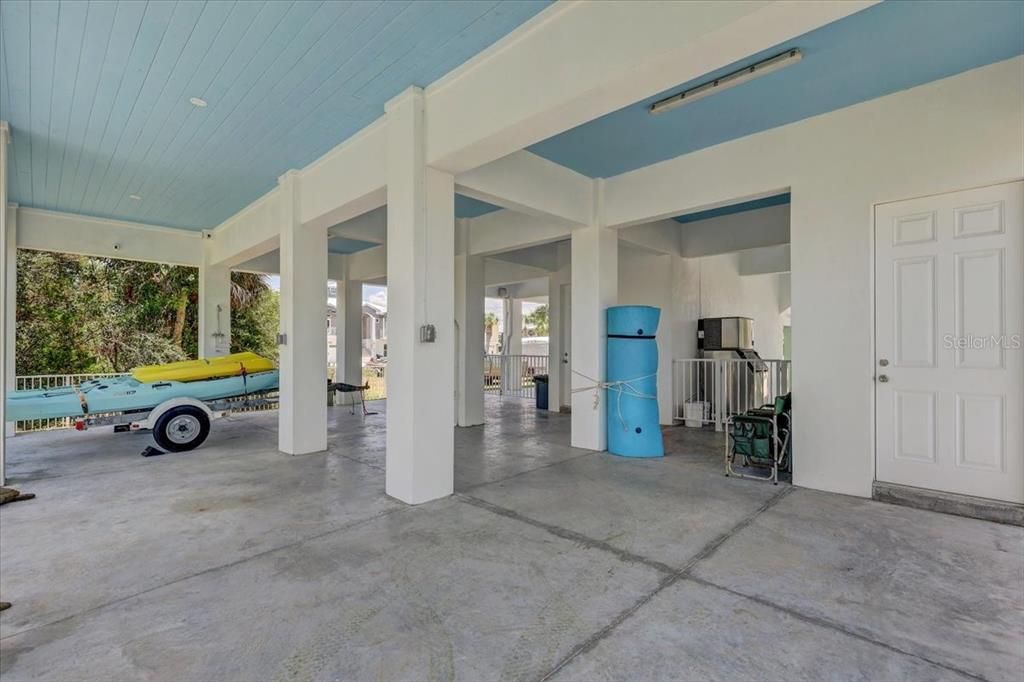 For Sale: $1,250,000 (5 beds, 3 baths, 2720 Square Feet)