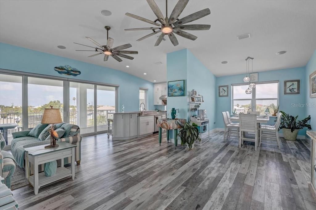 For Sale: $1,250,000 (5 beds, 3 baths, 2720 Square Feet)