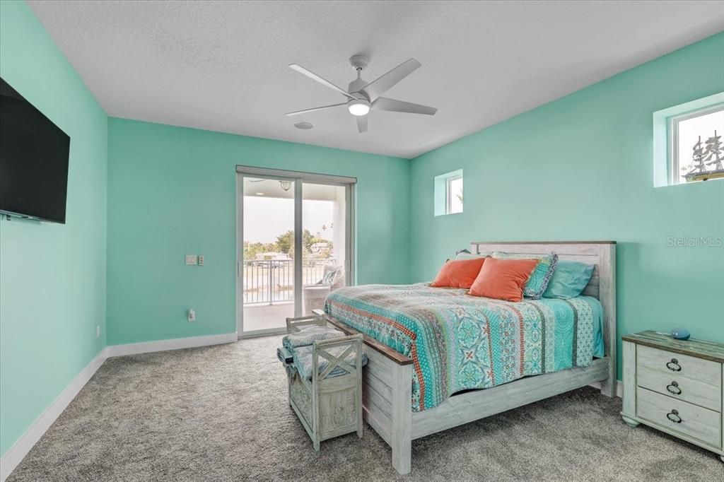 For Sale: $1,250,000 (5 beds, 3 baths, 2720 Square Feet)