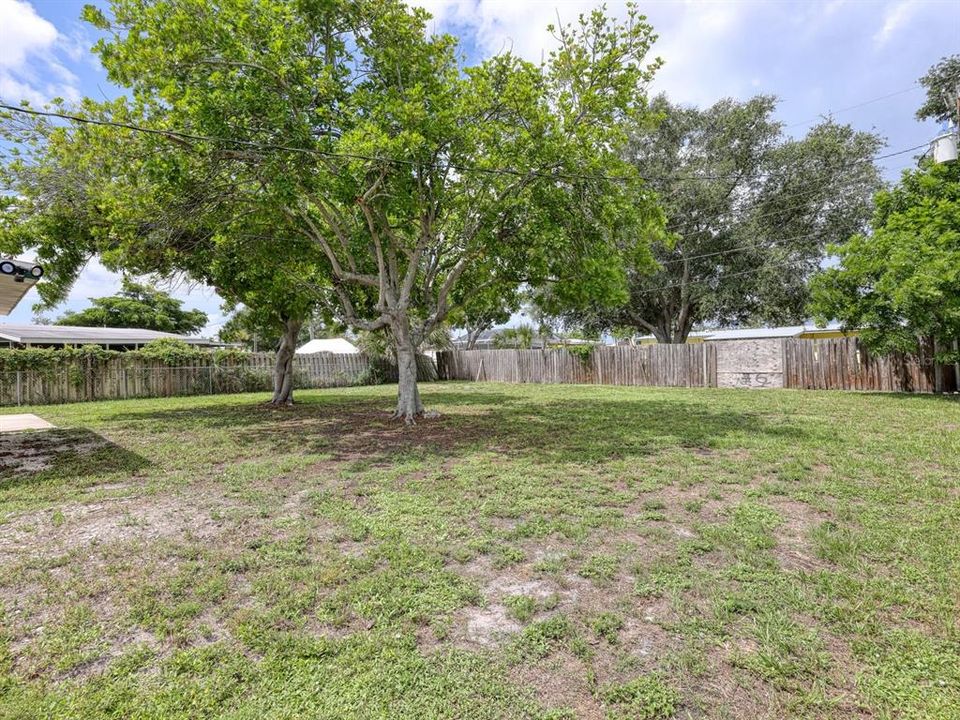For Sale: $298,000 (2 beds, 1 baths, 1167 Square Feet)