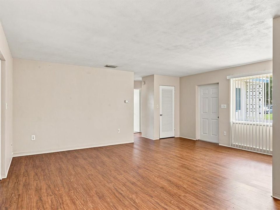 For Sale: $298,000 (2 beds, 1 baths, 1167 Square Feet)