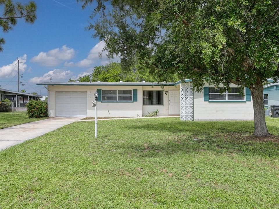 For Sale: $298,000 (2 beds, 1 baths, 1167 Square Feet)