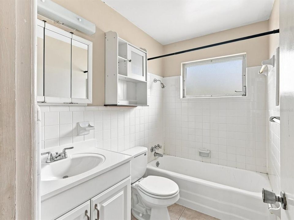 For Sale: $298,000 (2 beds, 1 baths, 1167 Square Feet)