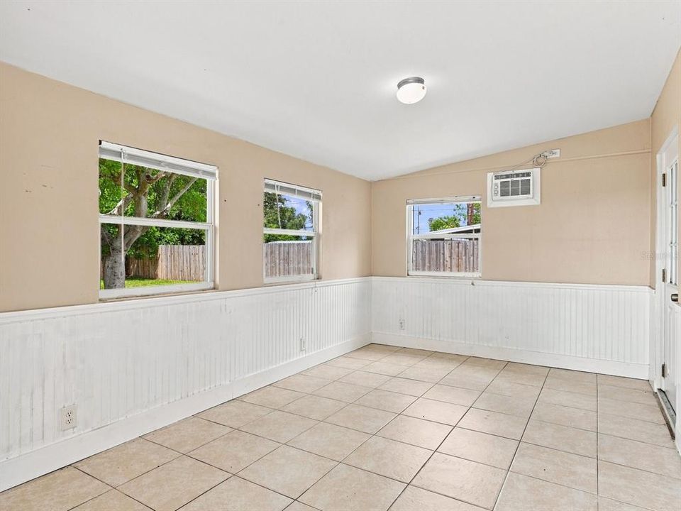 For Sale: $298,000 (2 beds, 1 baths, 1167 Square Feet)