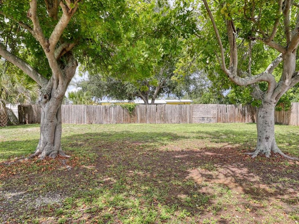 For Sale: $298,000 (2 beds, 1 baths, 1167 Square Feet)