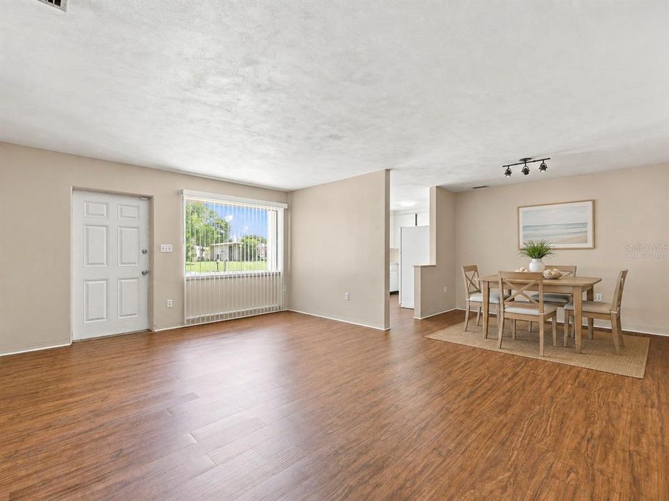 For Sale: $298,000 (2 beds, 1 baths, 1167 Square Feet)