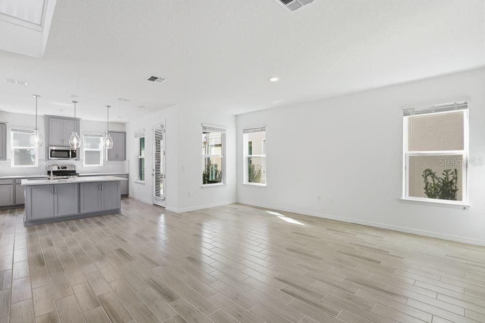 En Venta: $530,000 (3 camas, 3 baños, 2461 Pies cuadrados)