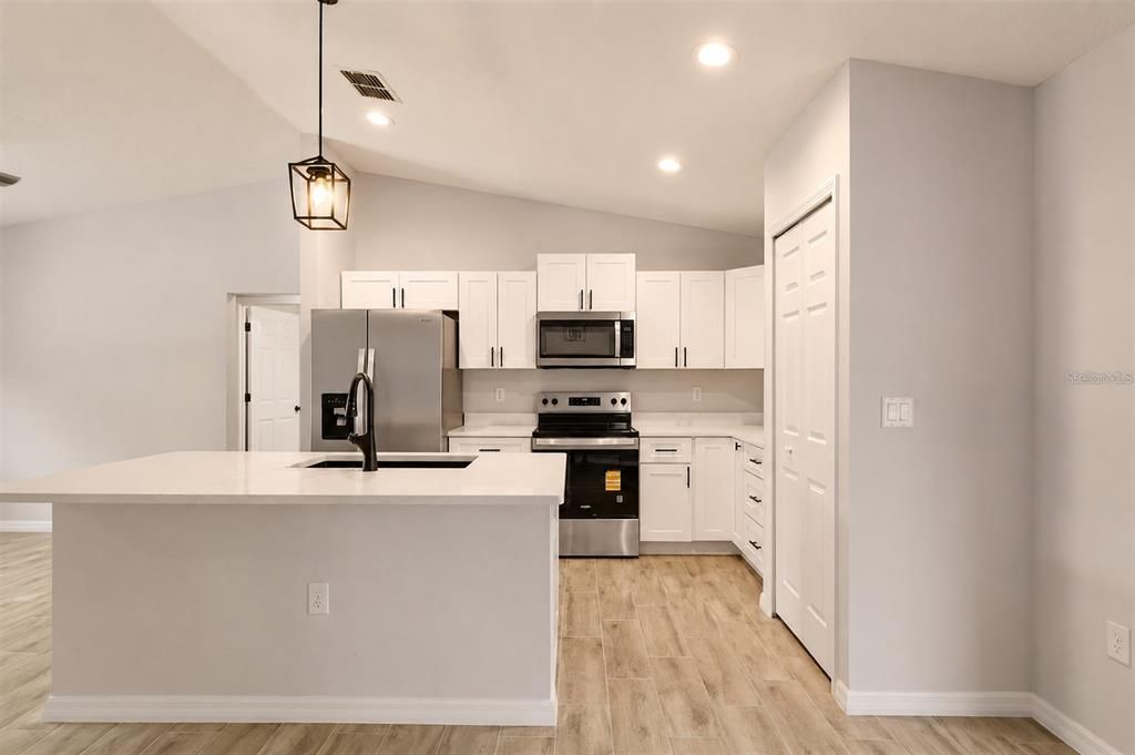 For Sale: $254,900 (3 beds, 2 baths, 1362 Square Feet)