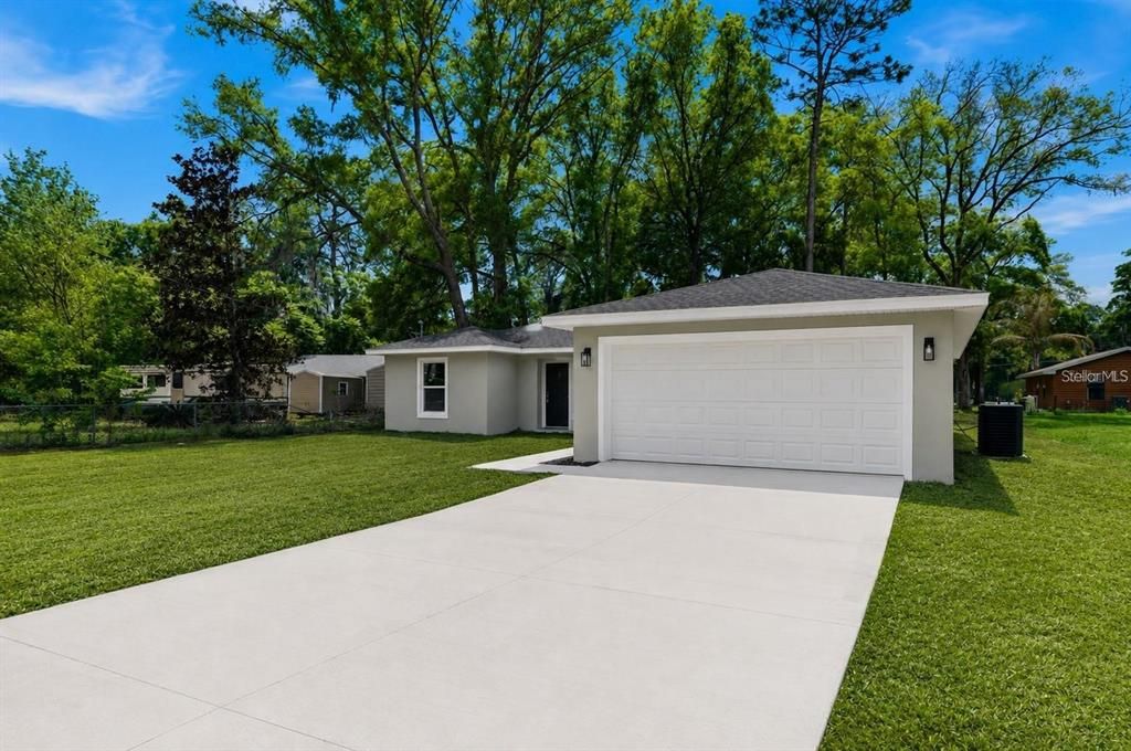 Active With Contract: $249,900 (3 beds, 2 baths, 1362 Square Feet)