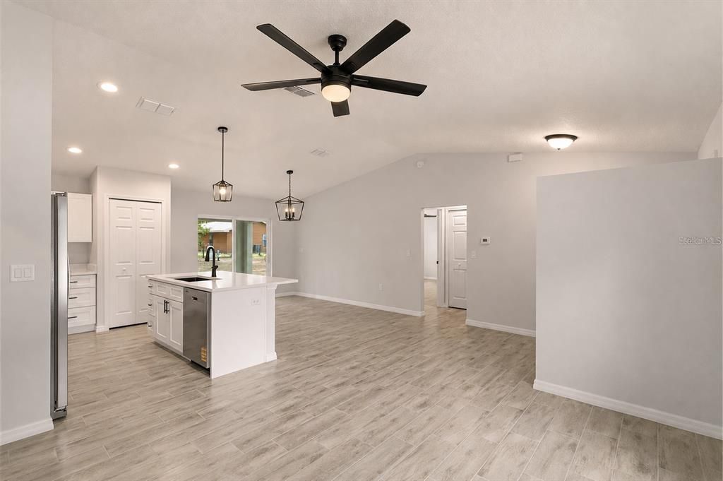 For Sale: $254,900 (3 beds, 2 baths, 1362 Square Feet)