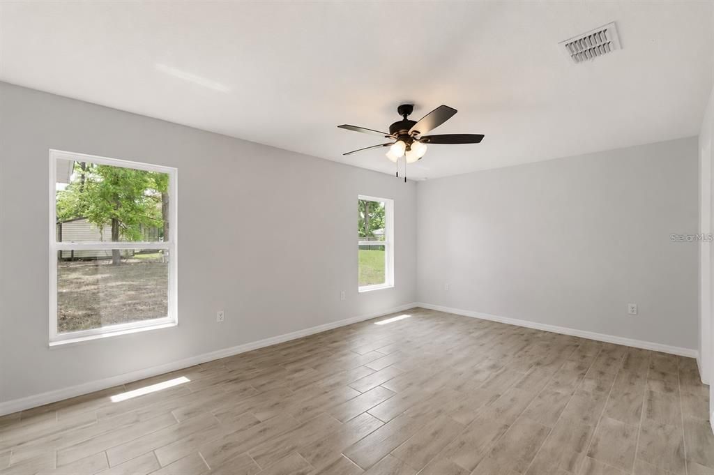 For Sale: $254,900 (3 beds, 2 baths, 1362 Square Feet)