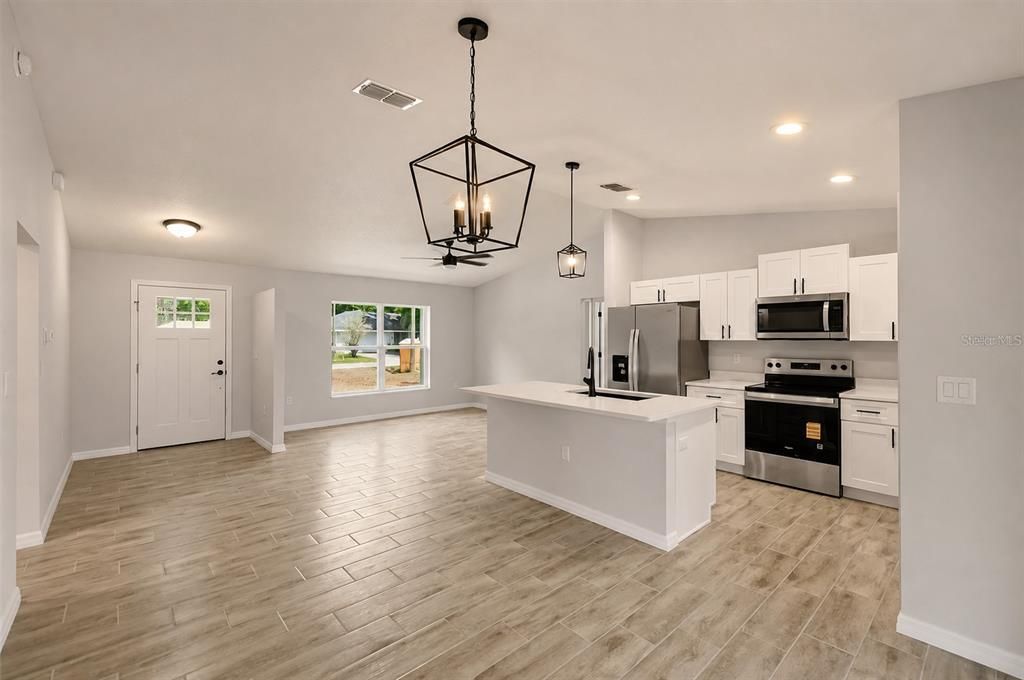 For Sale: $254,900 (3 beds, 2 baths, 1362 Square Feet)