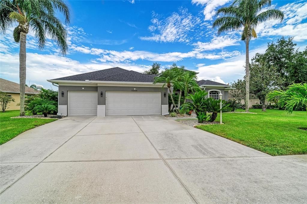 For Sale: $875,000 (5 beds, 3 baths, 2643 Square Feet)