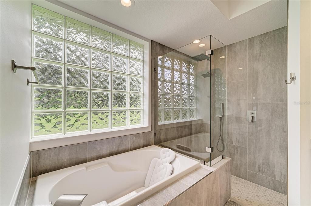 For Sale: $875,000 (5 beds, 3 baths, 2643 Square Feet)